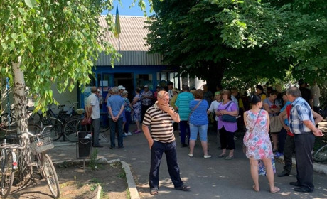 Мешканцям прифронтових сіл Вугледарської громади доставили пенсії