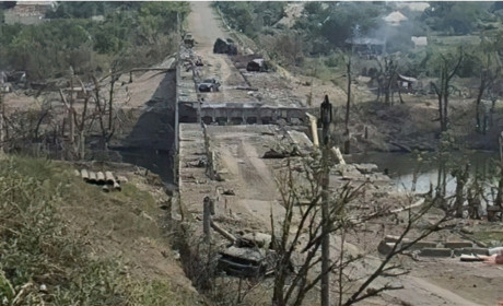 Росіяни зруйнували Пролетарський міст. Сєвєродонецьк майже заблокований