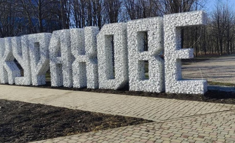 Зарано повернулись. Із Курахового знову масово виїжджають люди