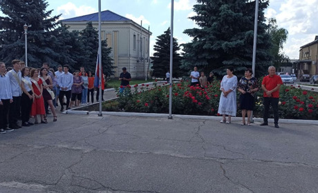 У Сватовому завдяки дітям, вирішили зробити картинку на святкування дня росії