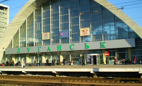 Окупанти запустили автобусне та залізничне сполучення між Троїцьким та Луганськом: розклад