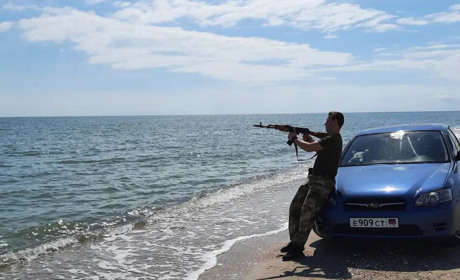 Окупанти з автоматами та у формі публікують фото з Урзуфа, Мелекіно та Білосарайської коси