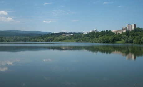 У Трускавці любителів купатись у питному озері відправлять до військкомату