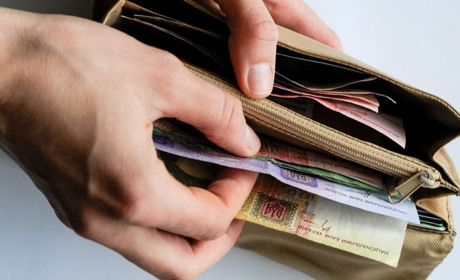 У Каховці розблокували нарахування зарплат, в Генічеську бюджетники досі без грошей