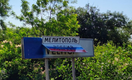 Патріоти зламали ганебний вказівник на в’їзді в Мелітополь