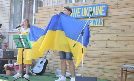 Благодійний концерт: у Старокостянтинові зібрали понад 8000 гривень для потреб ЗСУ