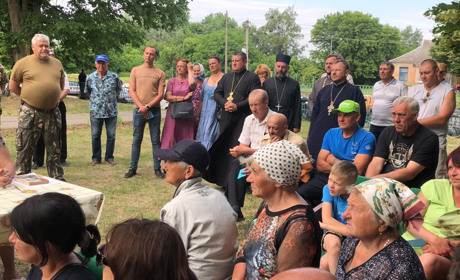 У Малій Каратулі помер священник, і громада спокійно проголосувала за перехід до ПЦУ