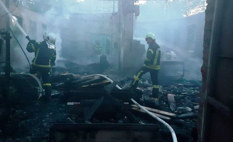 Чернігівські рятувальники ліквідували пожежу на підприємстві по вул. Мазепи