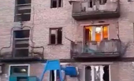 Заклеюють вікна плівкою : У Кураховому ліквідовують наслідки останніх ворожих ударів