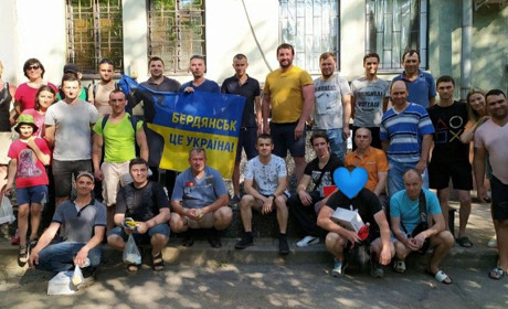 Гуманітарний центр у Запоріжжі просить допомоги у доставці гуманітарного вантажу у Бердянськ