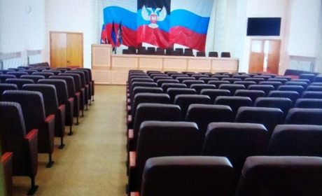 "Російські окупанти прийшли на все готове", - журналістка про роботу у сесійні залі Волноваської РДА