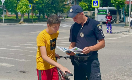 Барським велосипедистам та пішоходам нагадали правила дорожнього руху