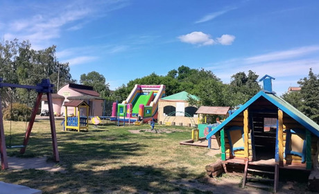 Пострибати на батутах у Гадячі: скільки коштує та хто має контролювати безпеку