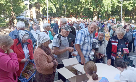 У Переяславі 10 тонн тушенки роздадуть пенсіонерам: звідки прийшла допомога?