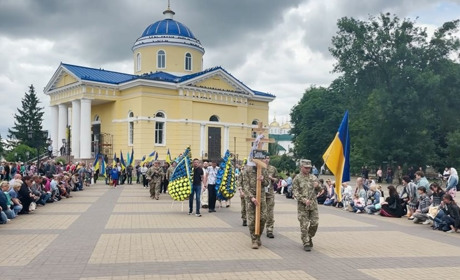 У Прилуках попрощалися з оборонцем Маріуполя