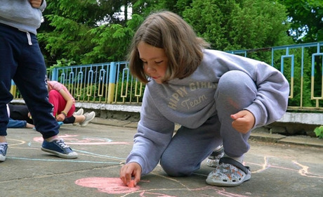 Десятки безкоштовних таборів діють в Україні для дітей-переселенців: як зареєструватися