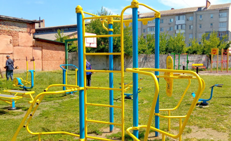 У Ніжині встановлено новий вуличний спортивний комплекс