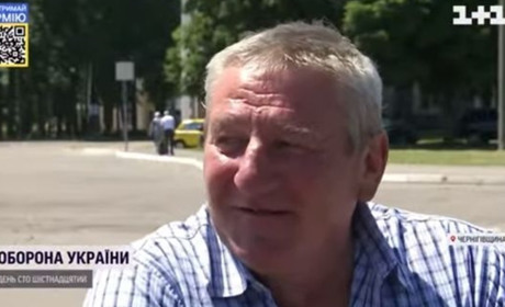 Сміливець, який зупиняв голими руками танки на Ніжинщині, розказав, як наважився на вчинок. Відео