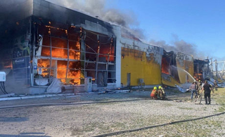 Росіяни вдарили по ТРЦ у Кременчуку: 18 загиблих, понад 50 постраждалих (оновлено)