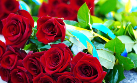 Одесити до Дня Конституції зібрались на урочисте покладання квітів