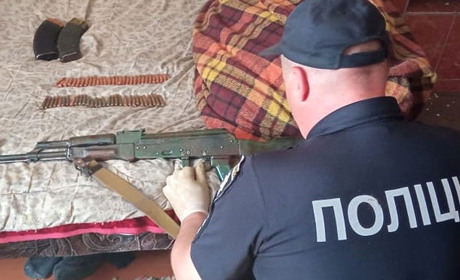 Зброю та наркотики знайшли у жителя Корюківського району