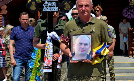 У Нікополі простилися із загиблим захисником України Олександром Чешихіним