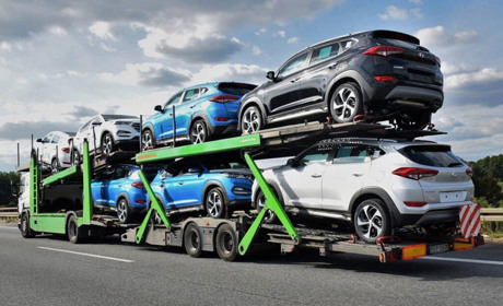 Мита та ПДВ на імпортні товари і автівки повертаються: президент підписав закон