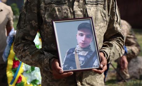 У П'ятихатках попрощались із загиблим бійцем Віктором Ляхом