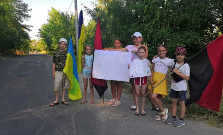 Діти організували символічні блокпости у Дрогобичі та зібрали кошти для ЗСУ