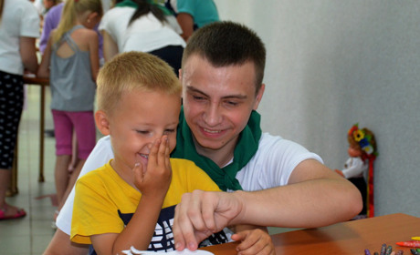 Волонтерська діяльність — визначальна ознака сьогодення: у педколеджі розважали дітей переселенців