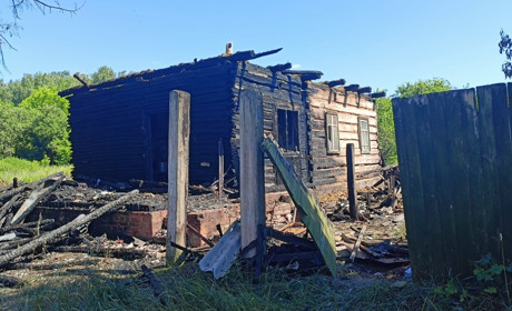 У Бурківці на Корюківщині згорів будинок, який винаймали троє чоловіків