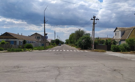 Бочковий квас, ятки в будинках та напівпорожні вулиці: як живе окупований Скадовськ