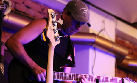 Тримаємо культурний фронт: в арт-пабі Нікополя збирали кошти на підтримку ЗСУ