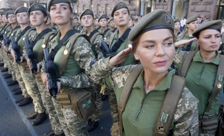 Жінкам не обмежать перетин кордону через військовий облік