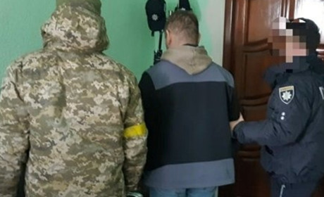 Поліція застерігає: шахраї наживаються на виготовленні документів і схемах переправки через кордон