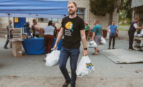 Допомога ВПО у Балті: де американські благодійники видають продуктові набори