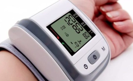 Як правильно вибрати тонометр в аптеці?