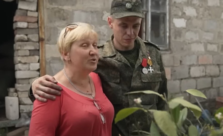 Мешканка Волновахи ховала військовослужбовця з “днр”. Чи чекає на жінку покарання в Україні?