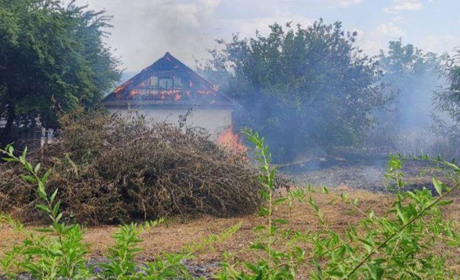 На Миколаївщині сталися 18 пожеж за добу, дві з них через обстріли — ДСНС