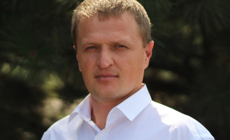 Колаборанта Андрія Клочко кинули на підвал за махінації з гуманітаркою