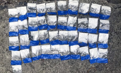 Боротьба з наркотиками: поліція викрила розповсюджувача та 6 зберігачів у Покровському районі