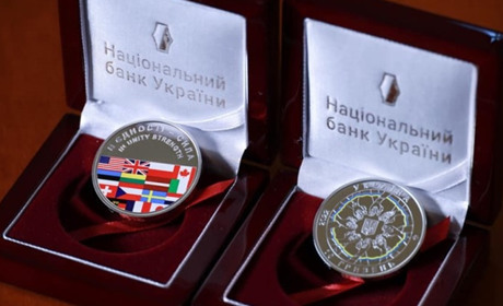 Нацбанк випустив перші під час війни пам’ятні монети «В єдності – сила»