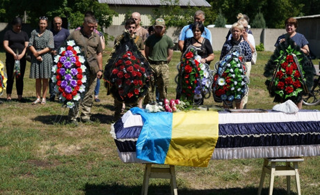Покровчани провели в останню путь 24-річного героя-захисника Владислава Дрогу