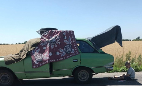 Ігри на розпеченій дорозі та ночівля під зорями: фоторепортаж евакуації з окупованої Херсонщини