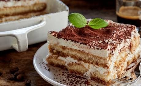 Отруїлися тортом з супермаркету: в Одесі госпіталізували 15 людей з кишковою інфекцією