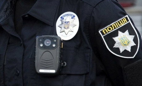 У Старокостянтинові пенсіонерка викрала телефон та гроші