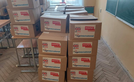 У школах Дрогобича видали продуктову допомогу для переселенців від фонду “Право на захист”