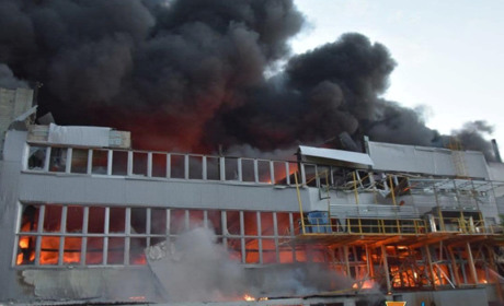 Удар по Одесі 16 липня: рятувальники загасили пожежу. Фото та відео наслідків