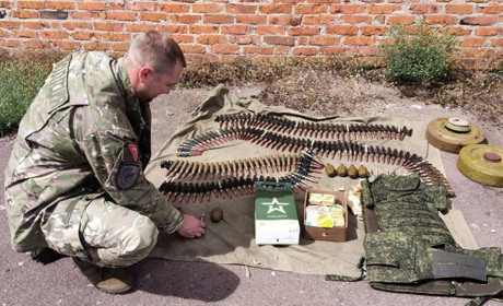 Рашисти на Сновщині залишили після себе схрон зі зброєю та встановили «розтяжку»