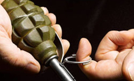 На Сновщині немолодий чоловік прийшов до будинку жінки з гранатою. Що від неї хотів?